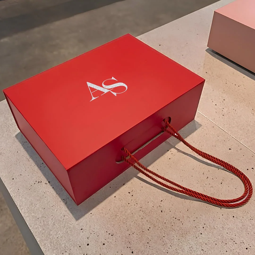 Coffret rigide pliable avec poignée